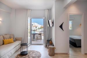 Postel nebo postele na pokoji v ubytování Drios Luxury Studios + 37 fotografií