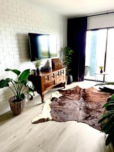 TV a/nebo společenská místnost v ubytování Coastal Villa Island Views + 25 fotografií