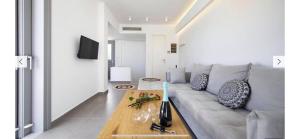 Televízia a/alebo spoločenská miestnosť v ubytovaní Harma Villas