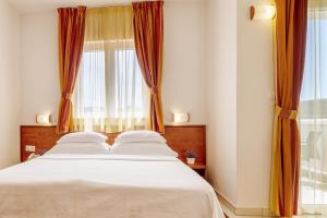 Postel nebo postele na pokoji v ubytování Hotel Posejdon