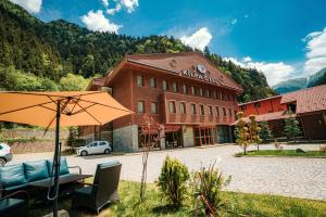 Nespecifikovaný výhled na hory nebo výhled na hory při pohledu z hotelu