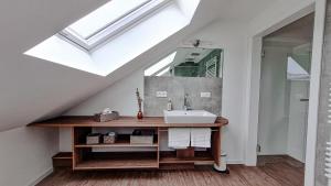 Koupelna v ubytování Penthouse im Dachgeschoss