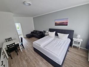 Postel nebo postele na pokoji v ubytování Nikolai Appartements