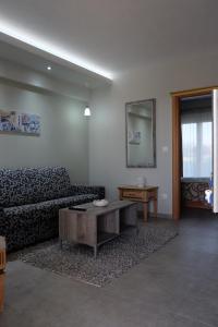 Posedenie v ubytovaní ONAR by the sea Luxurious Apartments