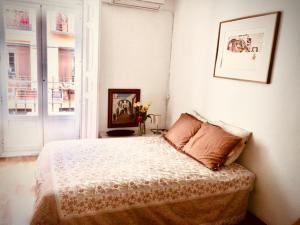 Postel nebo postele na pokoji v ubytování Estudio Magdalena, pleno centro de Madrid