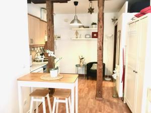 Kuchyň nebo kuchyňský kout v ubytování Estudio Magdalena, pleno centro de Madrid