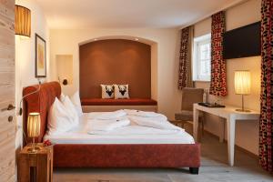 Postel nebo postele na pokoji v ubytování Dolomit Boutique Hotel