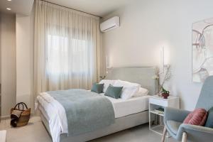 A bed or beds in a room at Margiani Studio & Apartment