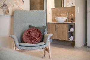 A seating area at Margiani Studio & Apartment
