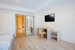 TV o dispositivi per l'intrattenimento presso Hotel Mestia Inn