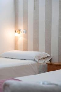Postel nebo postele na pokoji v ubytování Hostal Colón