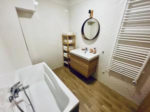 Fotografia z galérie ubytovania Léna Apartments v destinácii Balatonalmádi + 27 fotografií