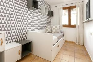 Televízia a/alebo spoločenská miestnosť v ubytovaní Lets Holidays new apartment close to the beach