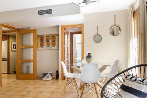 Posedenie v ubytovaní Lets Holidays new apartment close to the beach