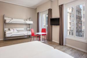 En eller flere køjesenge i et værelse på Hotel Madrid Gran Via 25, Affiliated by Meliá