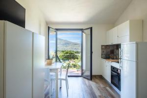 Kuchyň nebo kuchyňský kout v ubytování Ulivo Blu Holiday Homes