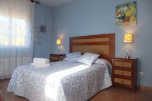 A bed or beds in a room at Puerta del Arco