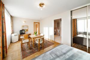 Posteľ alebo postele v izbe v ubytovaní Hotel Mazowiecki Łódź