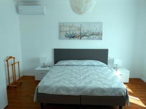 A bed or beds in a room at VCE House