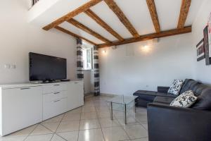Fotografie z fotogalerie ubytování Apartment in Mali Lošinj with terrace, air conditioning (3683-2) v destinaci Mali Lošinj