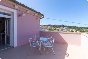 Fotografie z fotogalerie ubytování Apartment in Mali Lošinj with terrace, air conditioning (3683-2) v destinaci Mali Lošinj