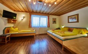 Postel nebo postele na pokoji v ubytování Appartements Taxach