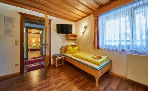 a bedroom with a bed and a window at Appartements Taxach in Saalbach-Hinterglemm