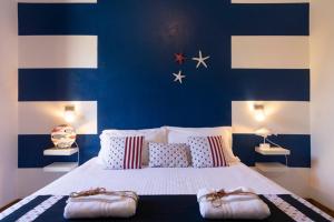 Postel nebo postele na pokoji v ubytování Villa Curiazzi Guesthouse Viale la Pelosa 16