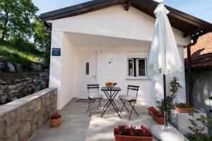 Patio alebo iná vonkajšia časť ubytovania Kuca za odmor NALL