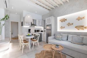 Kuchyň nebo kuchyňský kout v ubytování Thalassa Luxury Studios Lindos