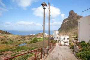 a street light on a hill next to the ocean at Comfortable house in Santa Cruz 130 m² with sea and mountain view in Santa Cruz de Tenerife