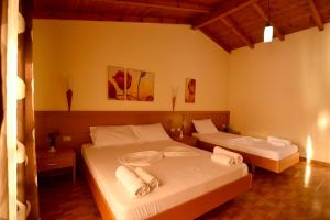 Postel nebo postele na pokoji v ubytování Hotel Ramosaco, Radhimë, Vlorë