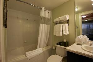 Vannituba majutusasutuses The Mutiny Luxury Suites Hotel