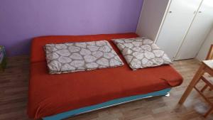 Een bed of bedden in een kamer bij Byt 1+1 v Karlových Varech