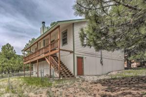 een groot wit huis met een houten trap bij Charming Cloudcroft Cabin with Deck and Mtn Views in Cloudcroft