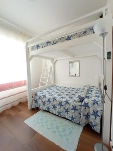 A bed or beds in a room at La Pervinca