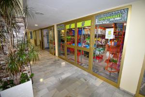 A supermarket or other shops at Az apartmant or nearby