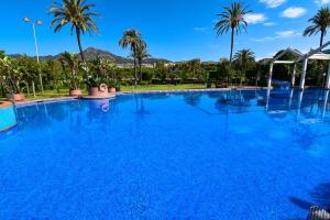 The swimming pool at or close to BENAL BEACH, Superb 2 Bedroom 2 Bathroom Beach front Apartment sleeps 6