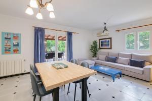Posedenie v ubytovaní Apartamento Estrella del Mar