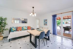 Posedenie v ubytovaní Apartamento Estrella del Mar