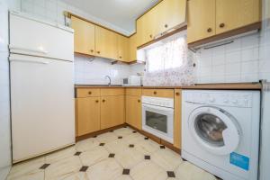 Kuchyňa alebo kuchynka v ubytovaní HomeHolidaysRentals Miramar - Costa Barcelona