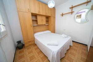 Posteľ alebo postele v izbe v ubytovaní HomeHolidaysRentals Miramar - Costa Barcelona + 28 fotografií