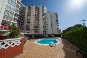 Bazén v ubytovaní HomeHolidaysRentals Miramar - Costa Barcelona alebo v jeho blízkosti