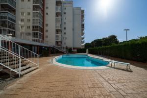 Bazén v ubytovaní HomeHolidaysRentals Miramar - Costa Barcelona alebo v jeho blízkosti