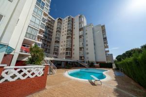 Bazén v ubytovaní HomeHolidaysRentals Miramar - Costa Barcelona alebo v jeho blízkosti