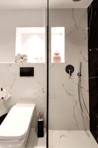 Ett badrum på Alia Apartments