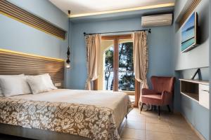 A bed or beds in a room at Country Inn