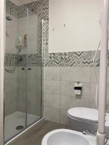 Bilik mandi di B&B La Sinfonia