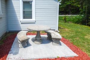 Quaint Appalachian Getaway about 2 Mi to Boone!外面的花园
