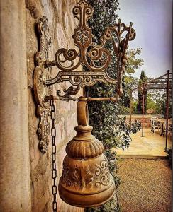 a metal object attached to a wall with a chain at Villa Anna Katarina in Riebeek-Kasteel